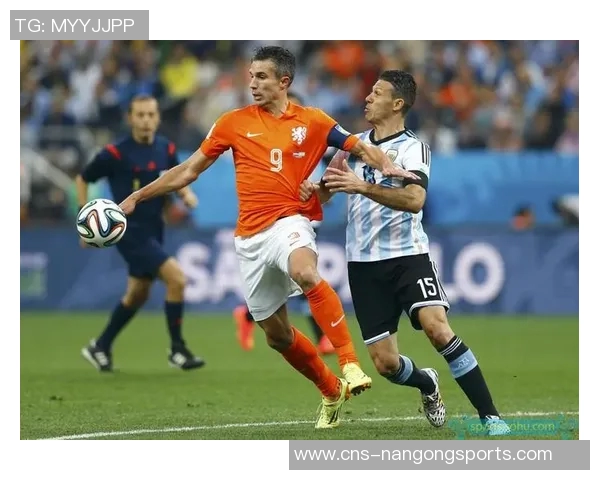 荷兰与阿根廷足球对决精彩回顾及赛况分析